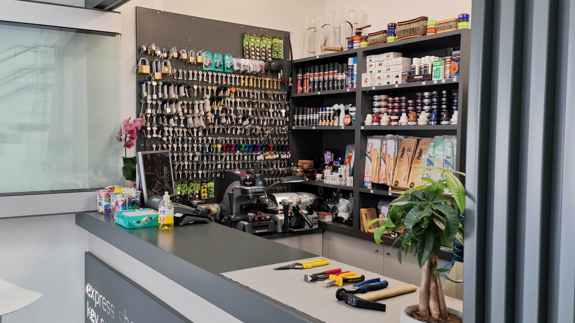 Express Shoe Repair Key Service Smart Park